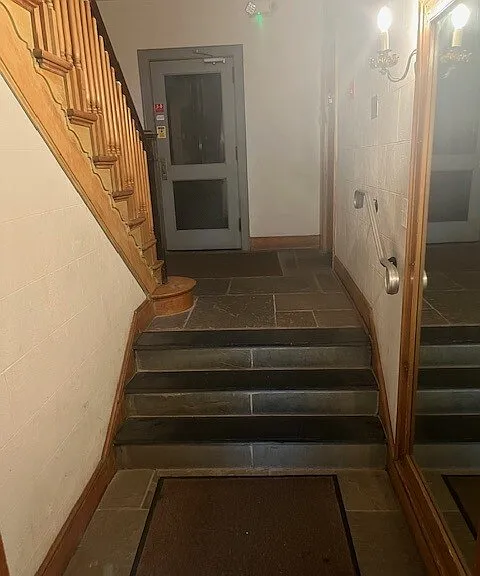 101 Carpenter Ln — Photo 3
