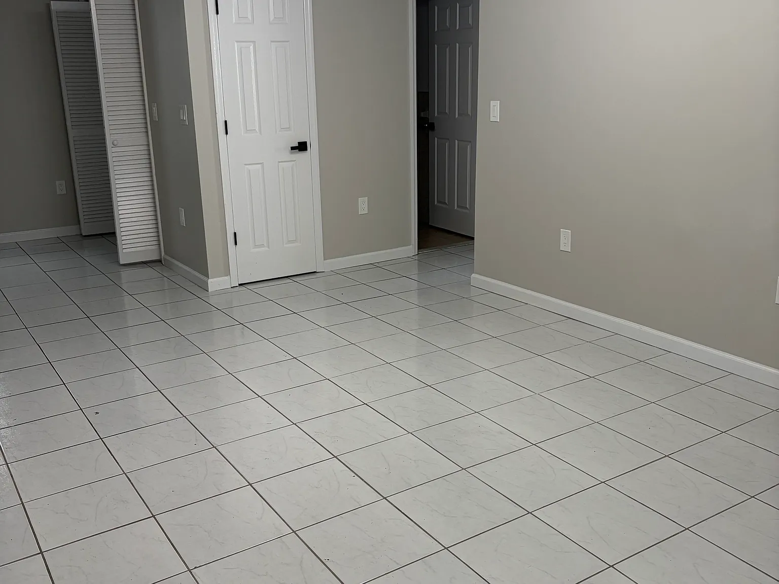 2 bed, 1000 sqft, $2,300 — Photo 1
