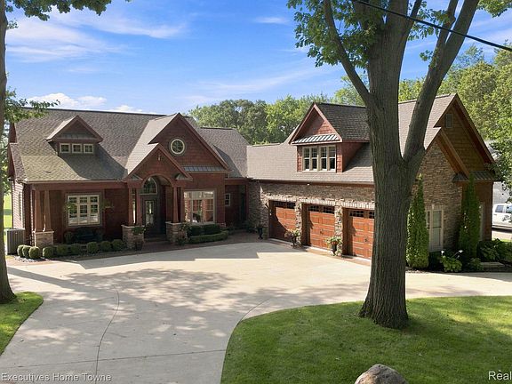 2nd image of 2829 Riverside Dr
