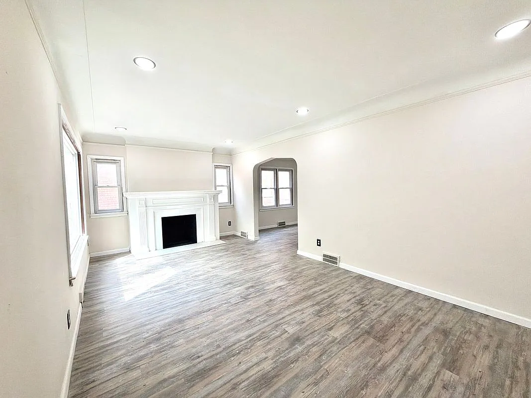 4 bed, 1.0 bath, 1242 sqft, $2,100 — Photo 4