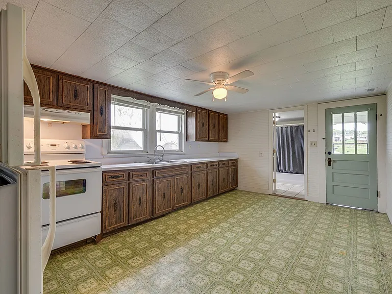 206 Old Stage Coach Rd — Photo 15