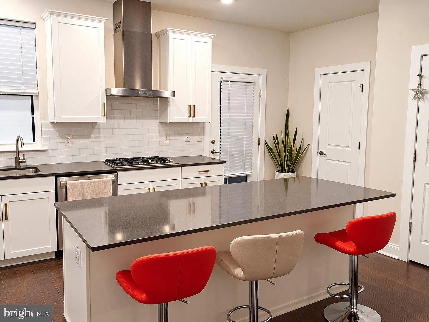 3 bed, 2.5 bath, 2159 sqft, $3,500 — Photo 3