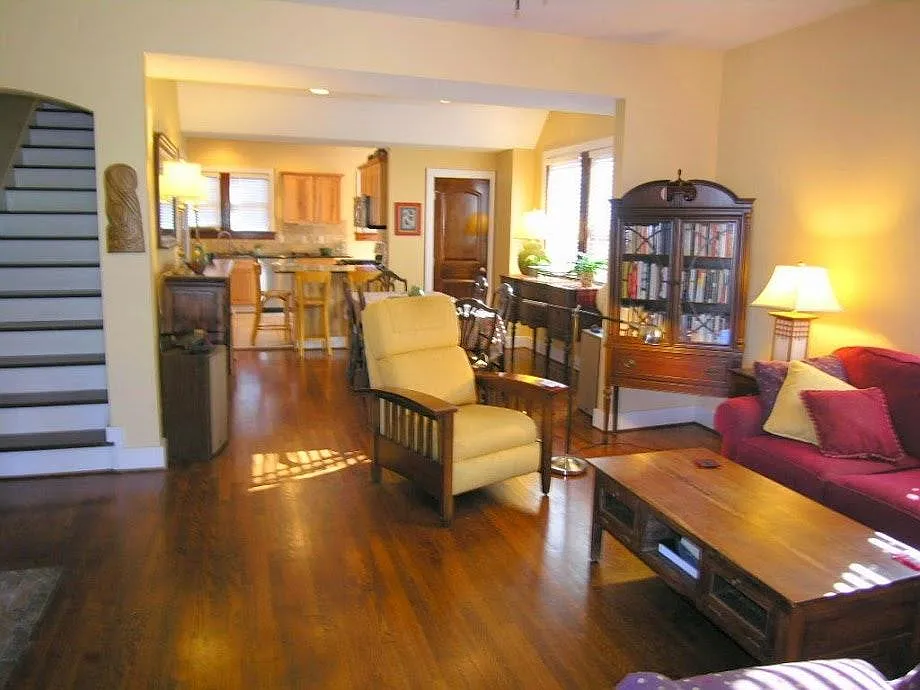 Main Floor - 712 Haynes Pl NE