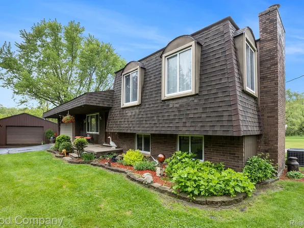 3600 Harmony Ln, Oxford, MI 48371