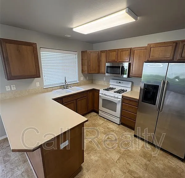 1814 N Arc St — Photo 4