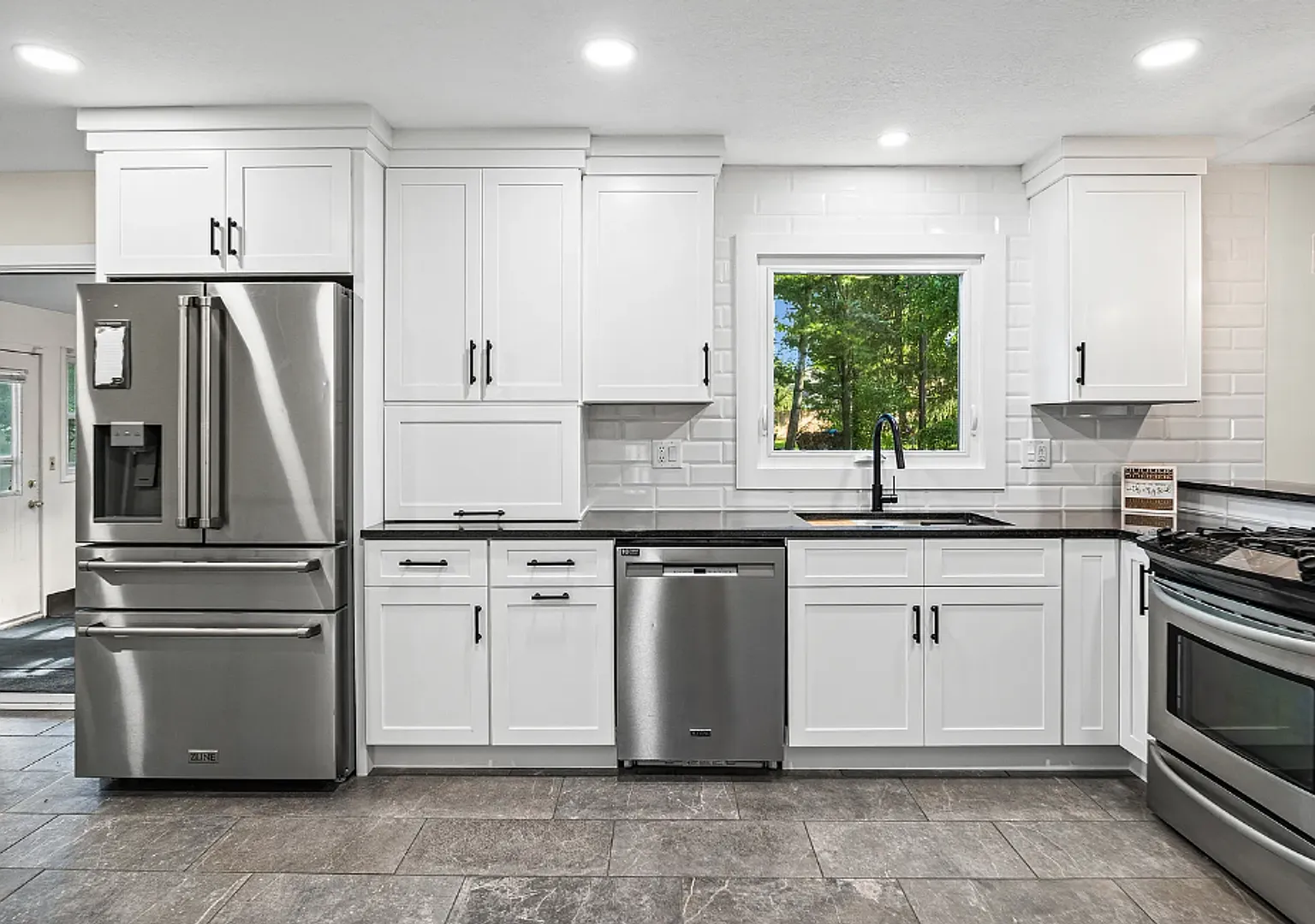 Beautiful Remodeled Home in WL School District — Photo 3