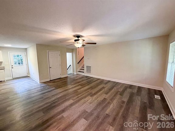 3rd image of 930 Marshall Dr