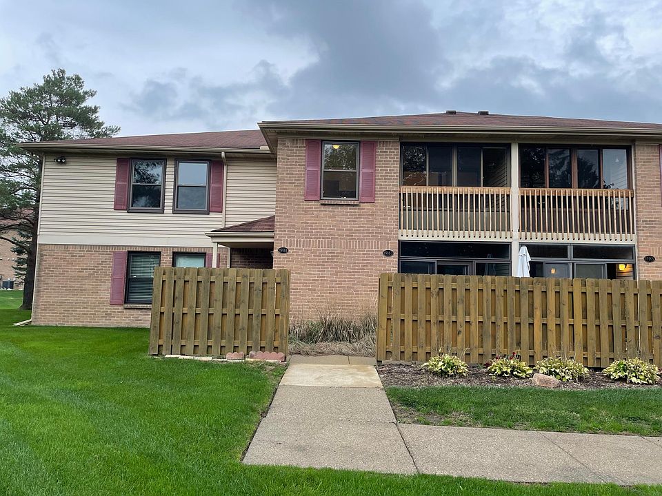 1st image of 19161 Surrey Ln #30