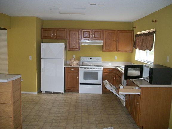2nd image of 214 SW Bridgeport Dr