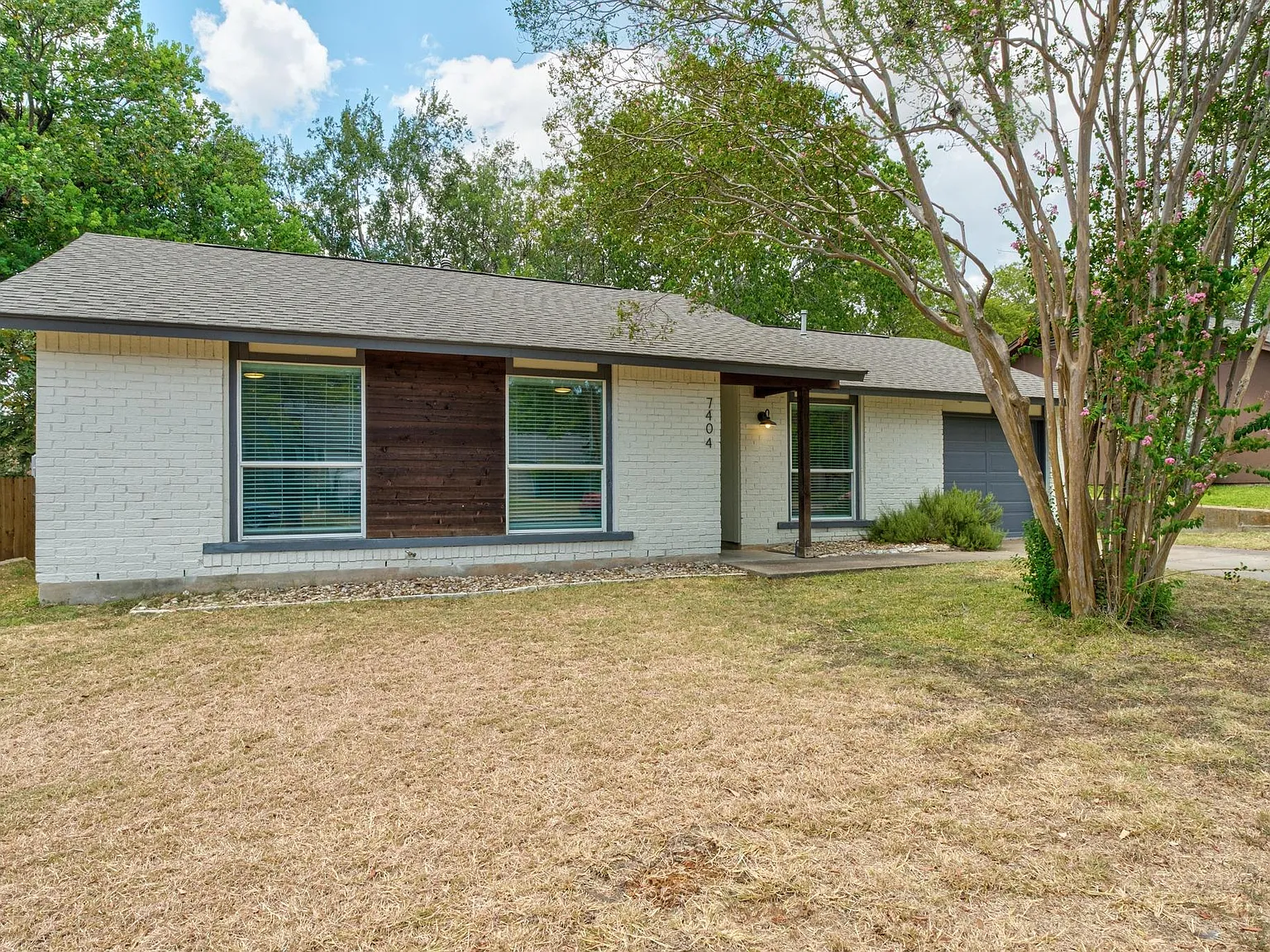 3 bed, 2.0 bath, 1027 sqft, $2,950 — Photo 2