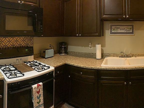 3rd image of 2503 Twin Oaks Ln