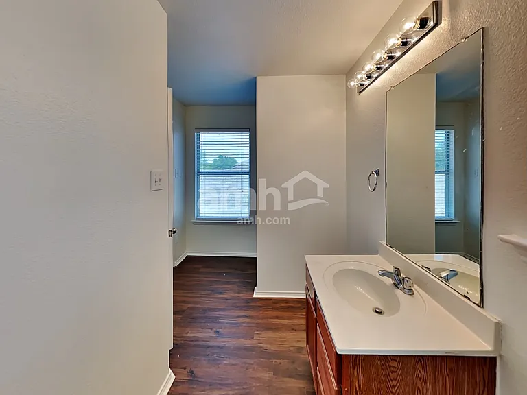 2014 Kingsbridge Dr — Photo 11