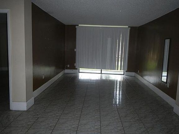 3rd image of 9460 Fontainebleau Blvd APT 130