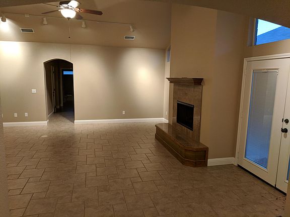 Living area, vaulted ceiling, nice lighting