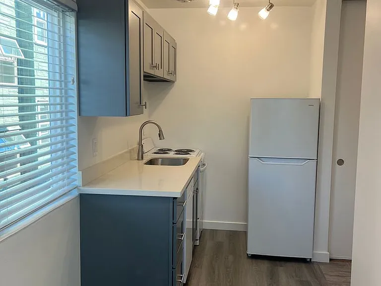 Fairview Apartments — Photo 15