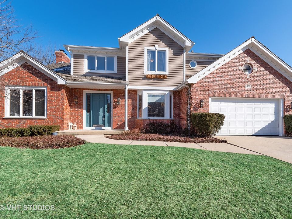 1st image of 327 Carriage Hill Cir