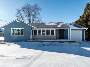 3365 S Johnson Rd, New Berlin, WI 53146