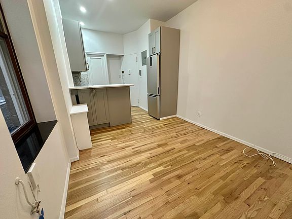3rd image of 224 E 21st St APT 4B