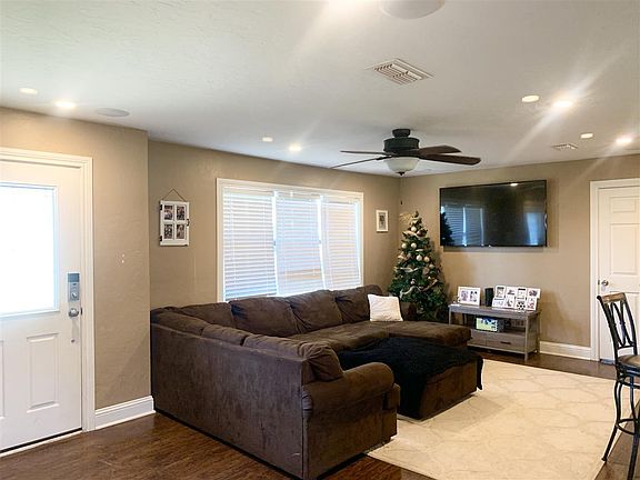 3rd image of 206 County Road 2863
