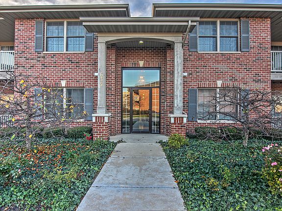2nd image of 635 Cambridge Ct APT 1B