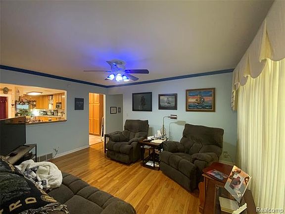 5th image of 28720 Grant St