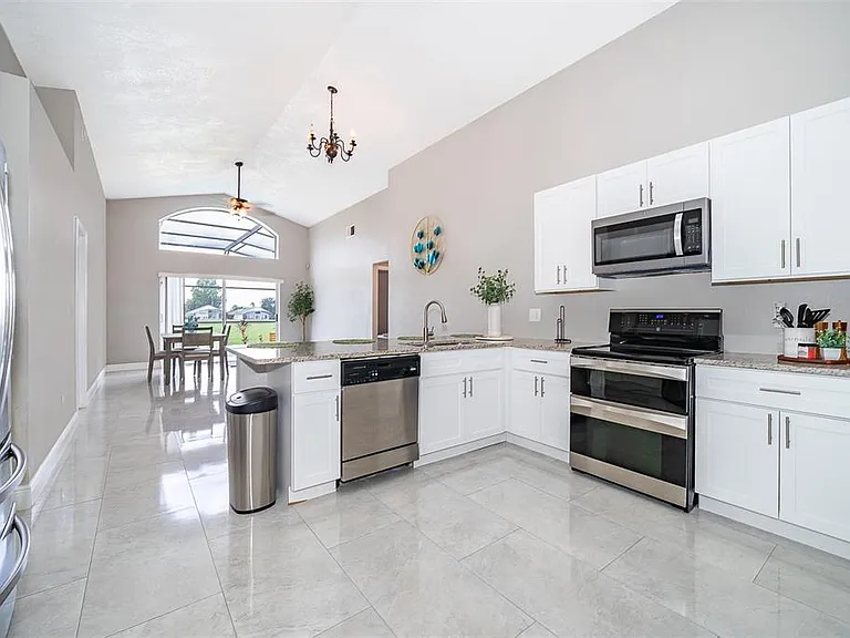 207 Langham Dr — Photo 11