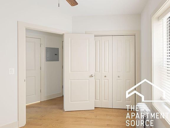 4th image of 4610 N Winchester Ave #1