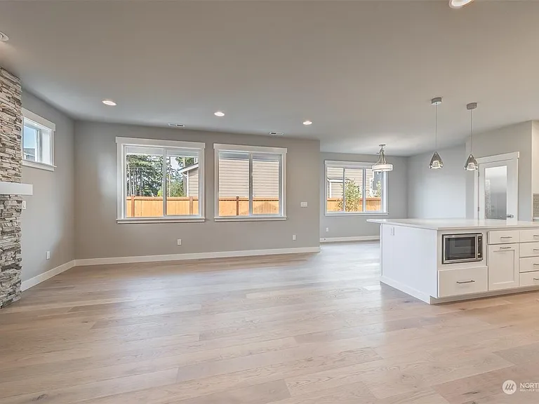 4215 142nd St SE — Photo 8