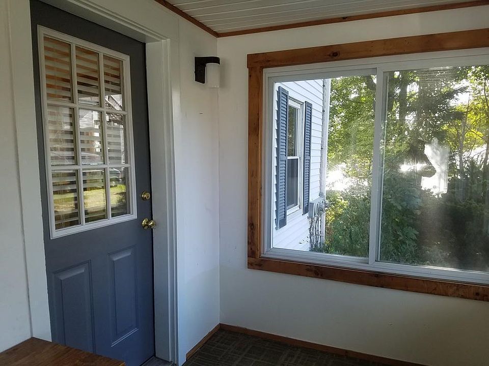 Front entry, enclosed porch area
