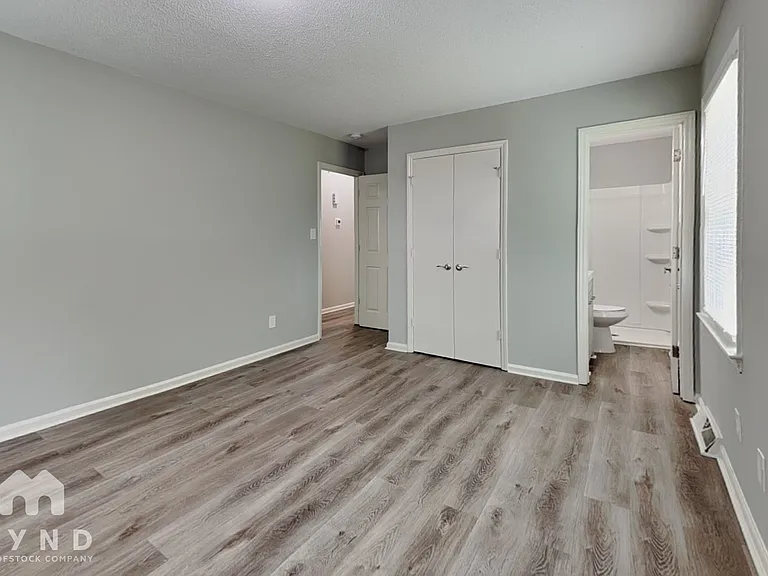 547 Whitethorn Dr — Photo 10