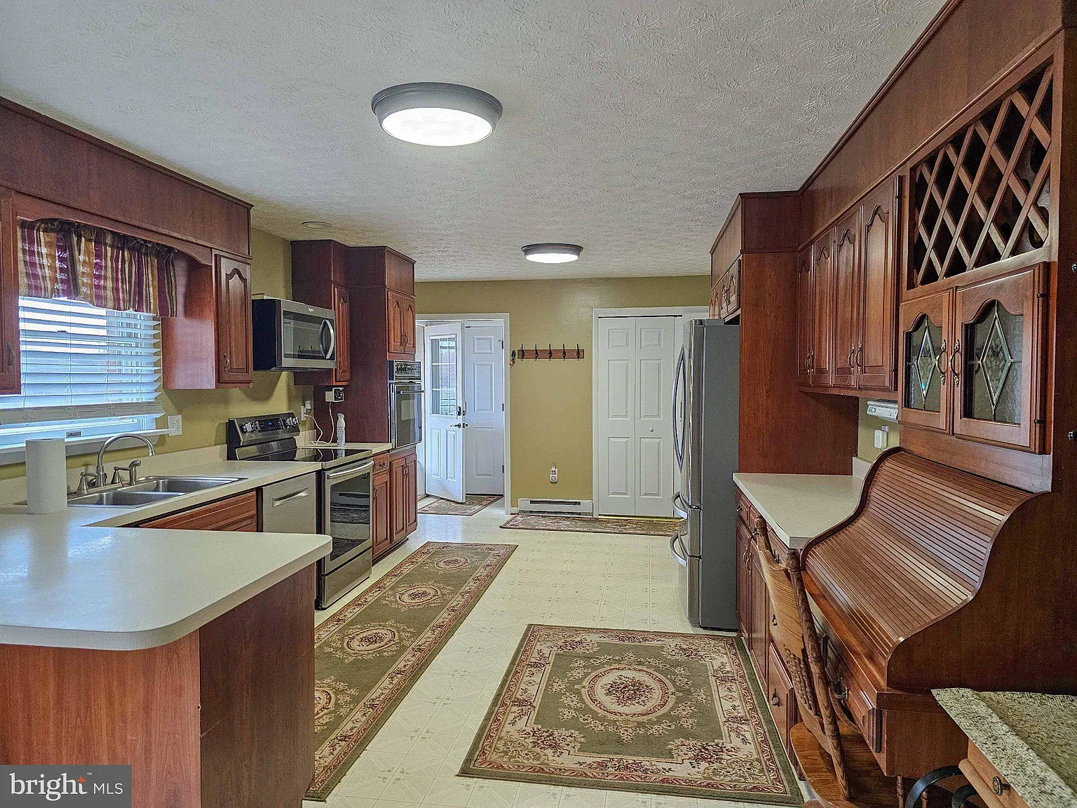 4 bed, 2.5 bath, 3196 sqft, $2,495 — Photo 4
