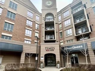 5327 Upper Middle Rd #210, Burlington, ON L7L 0E9