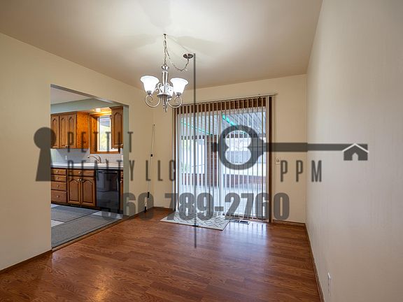 5th image of 4544 15th Ave NE