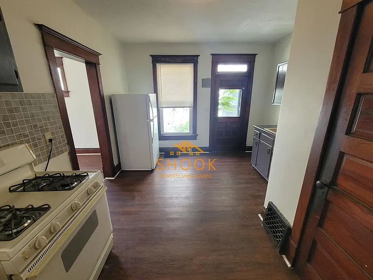 104 S 7th St — Photo 9