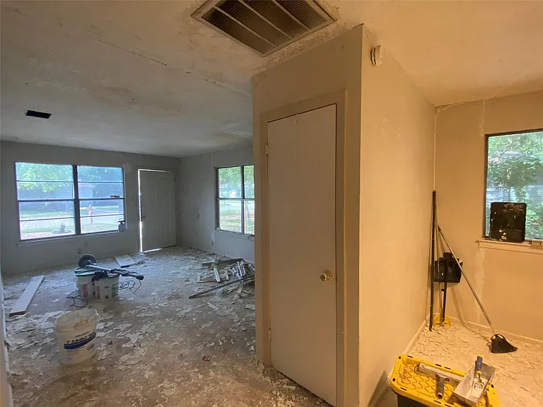1412 Oakwood Dr — Photo 6