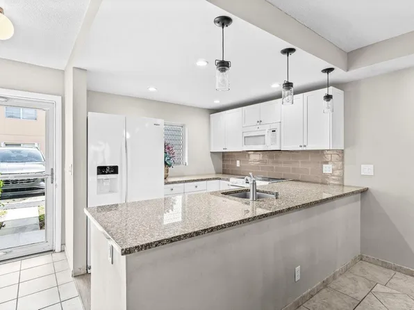 2191 NE 1st Court Apt 106, Boynton Beach, FL 33435