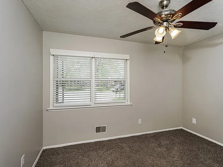 2402 Parliament Ct — Photo 11