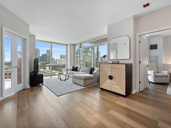 5th image of 757 N Orleans St #908