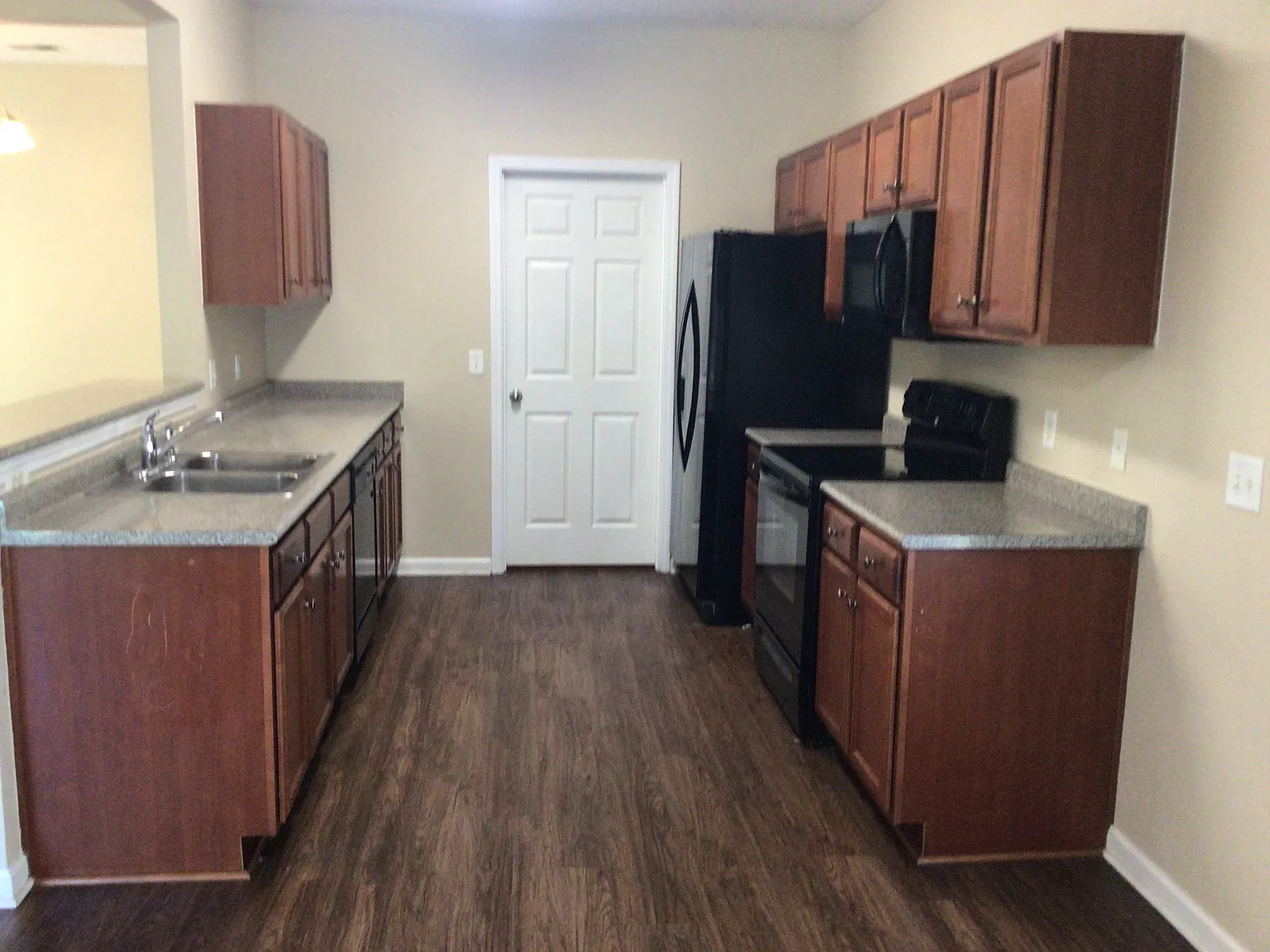 3 bed, 2.0 bath, 1511 sqft, $2,275 — Photo 2