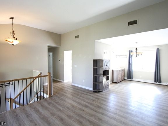 4th image of 35 Mary Ann Rd