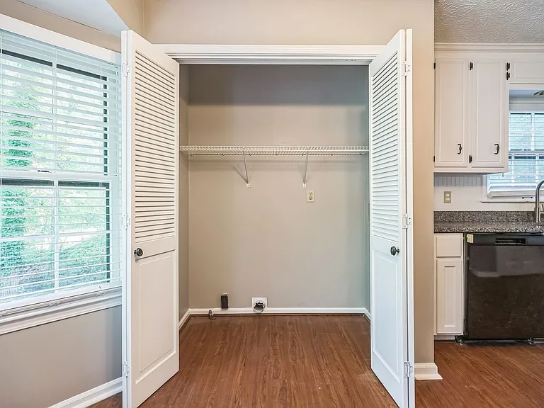240 Brandenburgh Cir — Photo 15