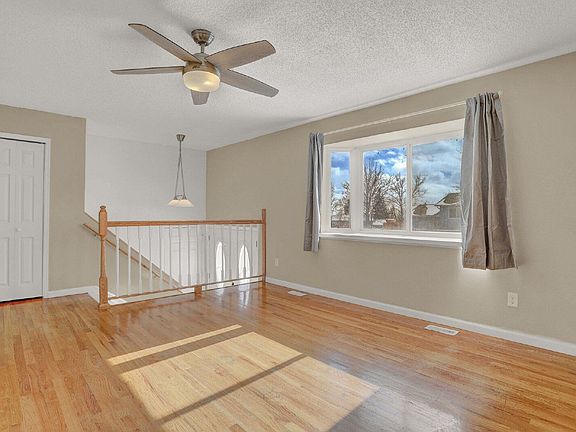 4th image of 512 Squire St