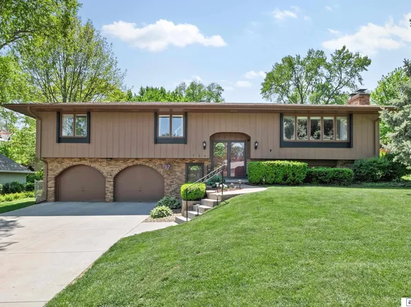 724 Leawood Dr, Omaha, NE 68154