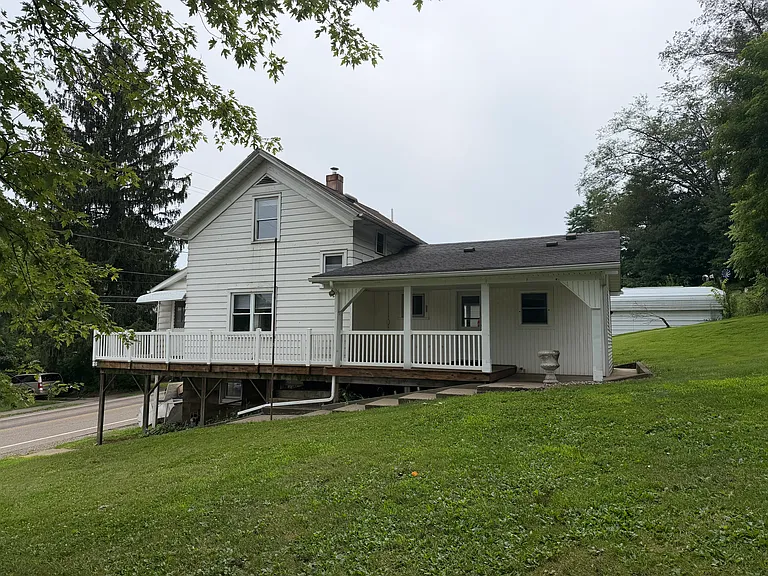 102 W Jefferson St — Photo 1