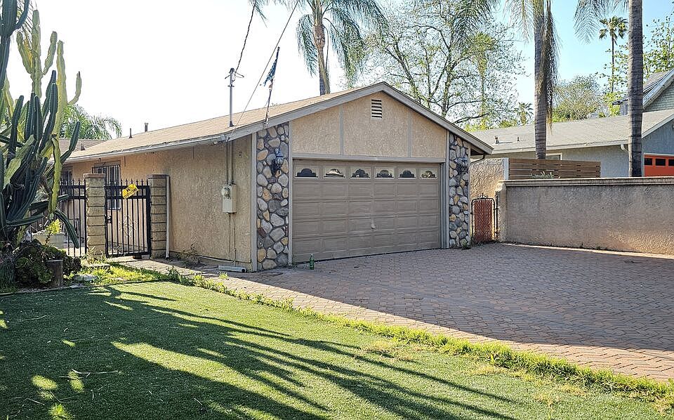 1st image of 1393 N Navarro Ave