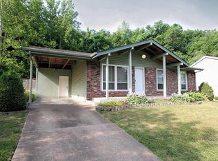 1233 Green Knoll Dr, Fenton, MO
