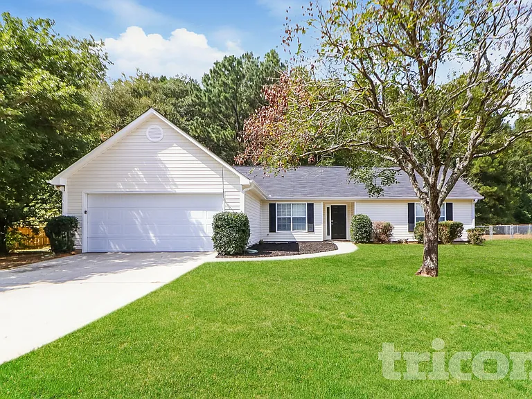 3625 Cobblestone Dr — Photo 1