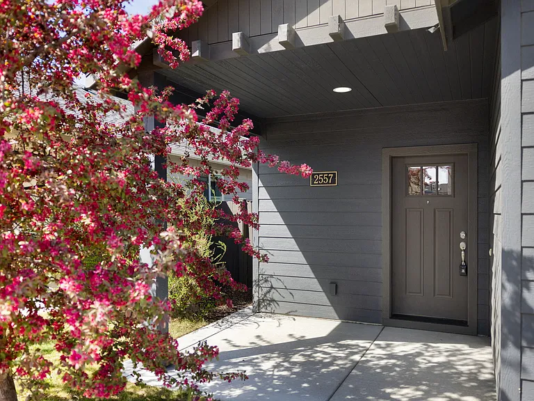 2557 NW Spruce Pl — Photo 3