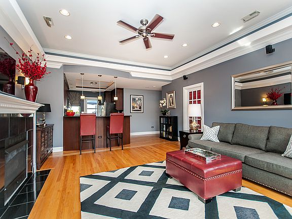 3rd image of 1110 W Pratt Blvd #P6