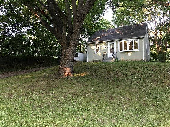 4th image of 466 Luella St N